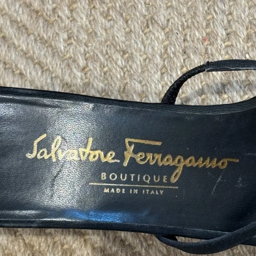 Salvatore Ferragamo Ranita Bow Sandals with elastic strap - Picture 11 of 13
